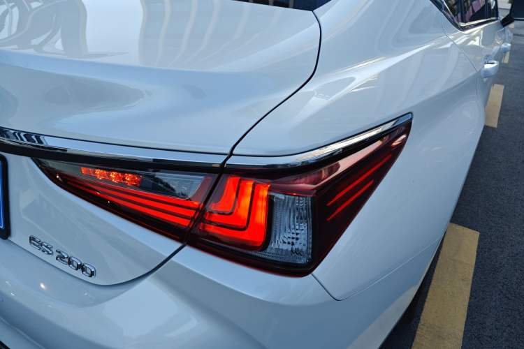 Used Lexus ES 2024 200 Premium Edition
