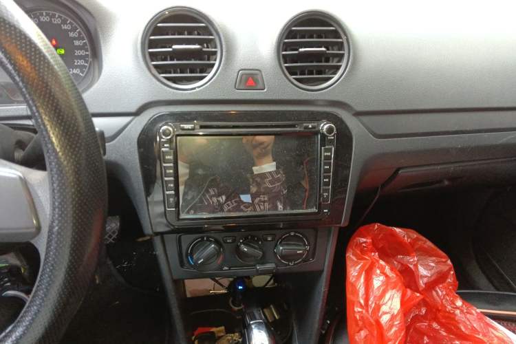 Used Volkswagen Jetta 2015 1.6L Automatic Fashion Model
