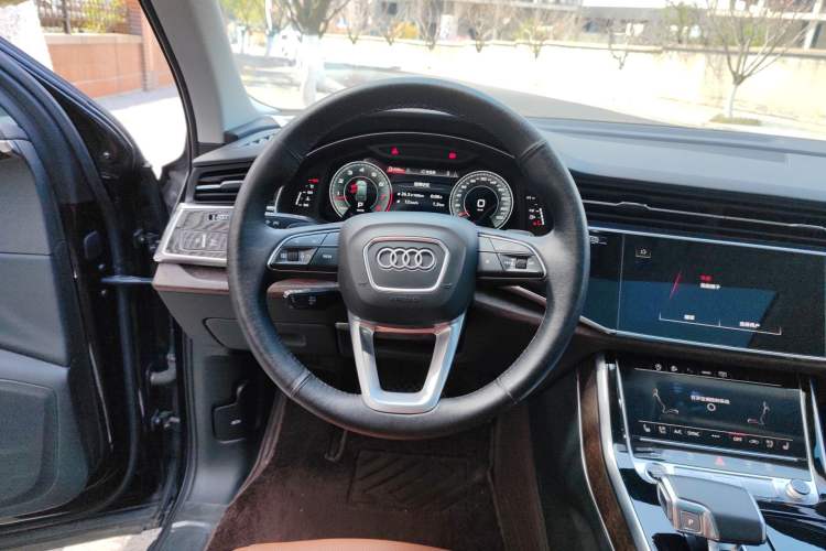 Used Audi Q7 2021 55 TFSI quattro S line Sport model
