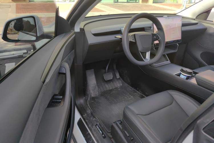 Used Tesla Model Y 2025 Updated Version Long-Range All-Wheel Drive
