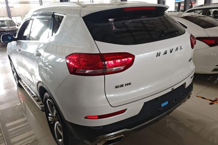 Used Haval H6 2017 Red-Label 1.3T Automatic Two-Wheel Drive ZhiShang Model Exterior 2