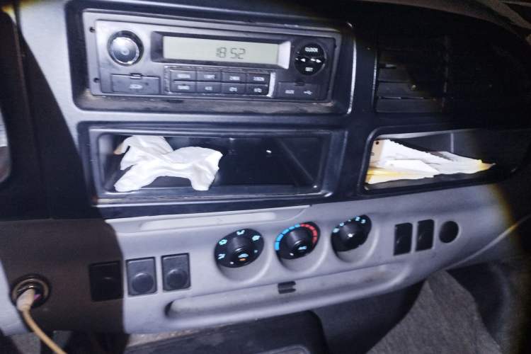 Used JMC Transit 2017 2.8T Commercial Version Short Wheelbase Mid-Roof 6/7/8-Seater JX493
