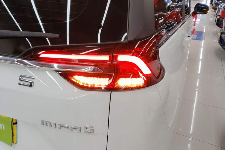 Used SAIC MAXUS Dajia 5 2022 430 km Elite Version 7-Seater