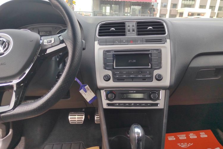 Used Volkswagen Polo 2016 1.6L Cross Polo Automatic Audio And AC Panel