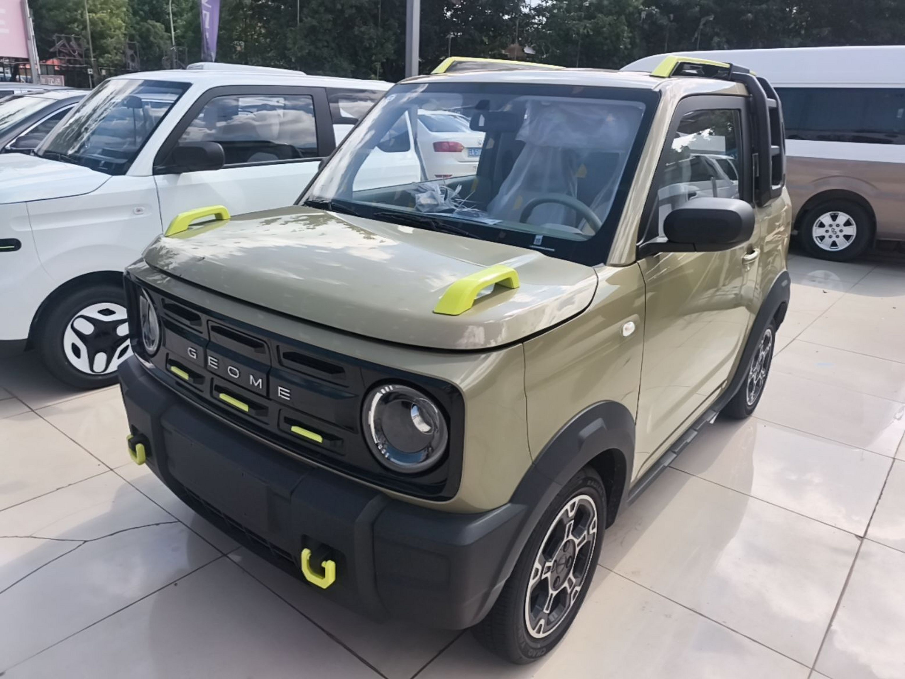 Unter der Vorderseite des Autos