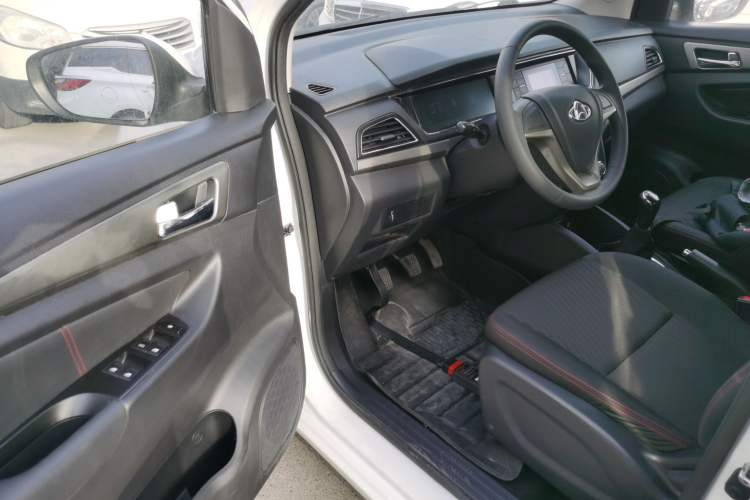 Used CHANGAN KAICHENG Oushang A600 2017 1.5L Manual Standard Edition Driver Seat