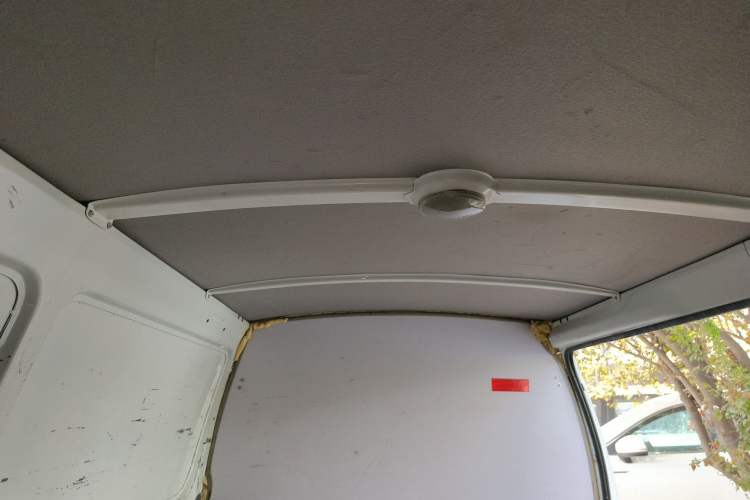 Used Jinbei Hiace 2020 2.0L Express King Series Deluxe Van Standard Roof China VI Emission Standard 1TZS
