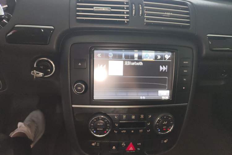 Used Mercedes-Benz R-Class 2017 R 320 4MATIC Business Edition Prestige Model
