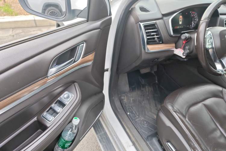 Used Roewe RX8 2018 30T Smart Connectivity Two-Wheel Drive Flagship Edition