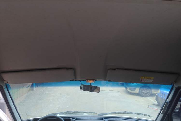 Used Iveco Daily 2020 2.5T A35 Passenger Van with Dual Tires Mid-Roof Design 5-9 Seater Side-Sliding Door China V Emission Standard
