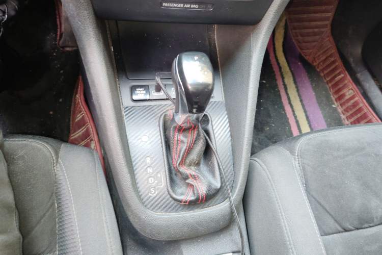 Used Volkswagen Golf 2011 1.4 TSI Comfort Travel Edition Gear Lever
