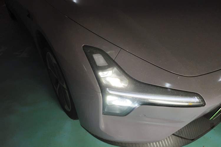 Used XPeng MONA M03 2024 620 with Ultra-Long Range Right Front Headlight