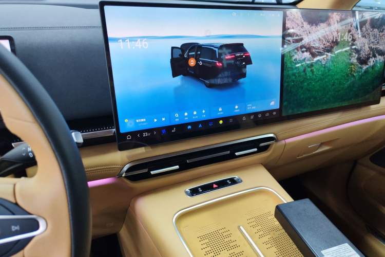 Used VOYAH Dream 2025 PHEV Four-Wheel-Drive Flagship Kunpeng Edition Audio And AC Panel