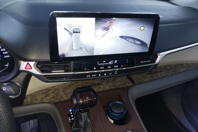 Used Toyota SIENNA 2023 2.5L Hybrid Comfort Edition Audio And AC Panel