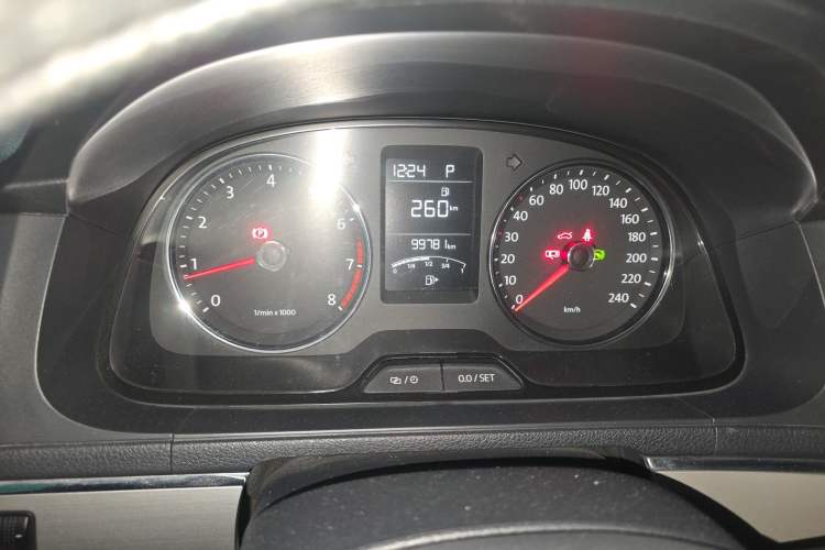 Used Volkswagen Lavida 2013 Revised Version 1.6L Automatic Luxury Edition Odometer Close Up