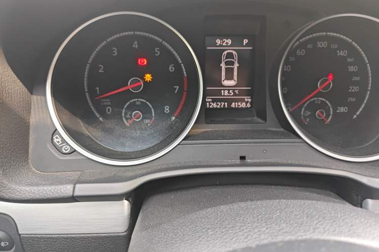 Used Volkswagen Scirocco 2015 1.4TSI Fashion Edition Odometer Close Up