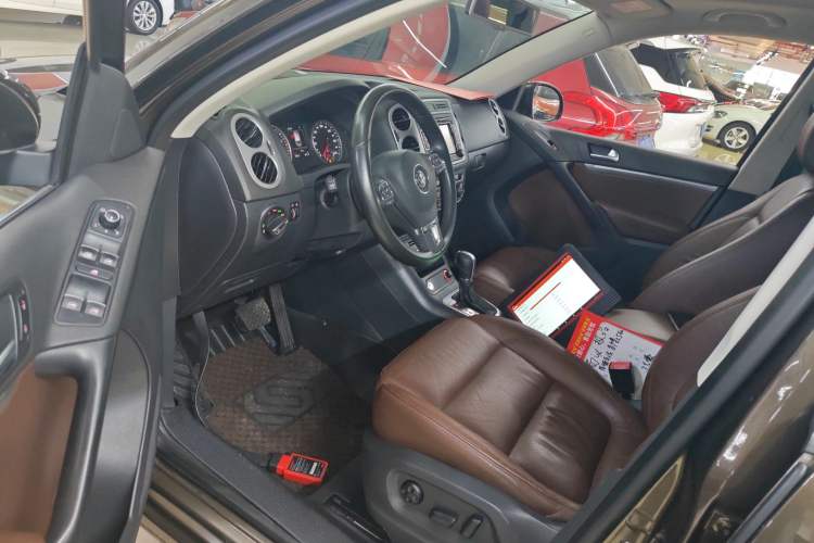 Used Volkswagen Tiguan 2015 1.8TSI Automatic All-Wheel-Drive Luxury Model Driver Seat