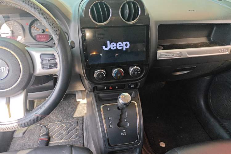 Used Jeep Compass (Import) 2015 2.0L two-wheel drive sport version