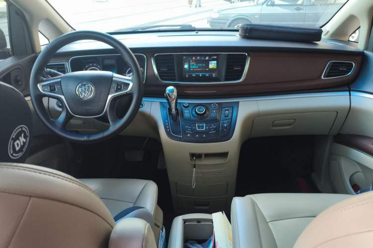 Used Buick GL8 2017 25S Luxury Version China V Standard Center Console