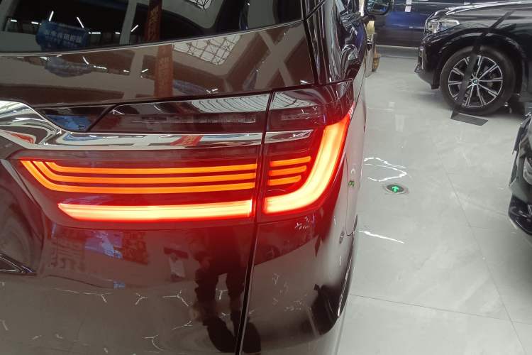 Used Honda Elysion 2022 2.0L eHEV Luxury Edition
