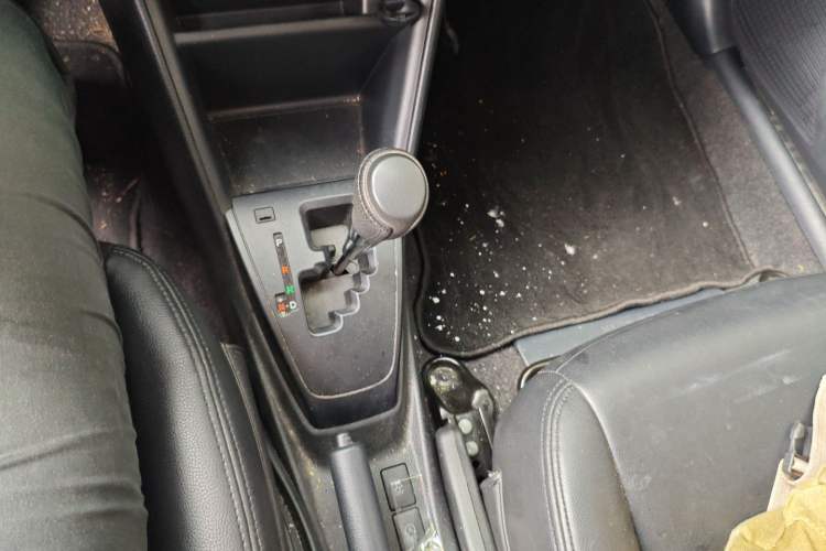 Used Toyota YARiS L Zhi Xiang 2018 1.5E CVT Champion Limited Edition Gear Lever