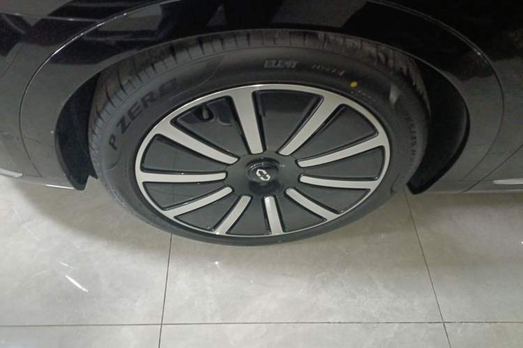 Used Hima AITO M9 2025 Extended-Range Max Version 52 kWh 6-Seater Edition Exterior 4