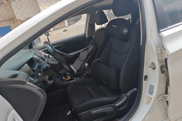 Used Hyundai Elantra (5th Generation / Langdong) 2016 1.6L Automatic Smart Version
