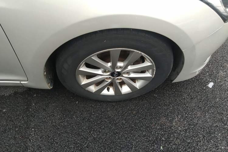 Used Hyundai Mistra 2014 1.8L Automatic Smart GLS Right Front Wheel Hub