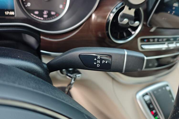 Used Mercedes-Benz V-Class 2021 V 260 Avantgarde Edition
