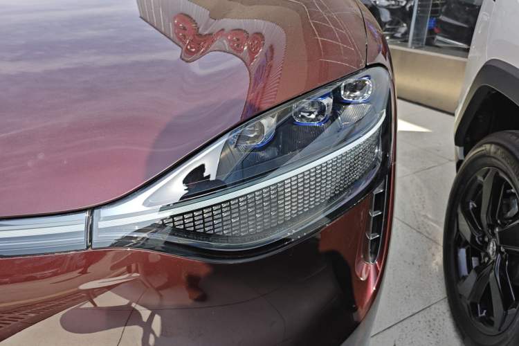 Used Hima AITO M9 2025 Extended-Range Max Version 52 kWh 6-Seater Edition Left Front Headlight