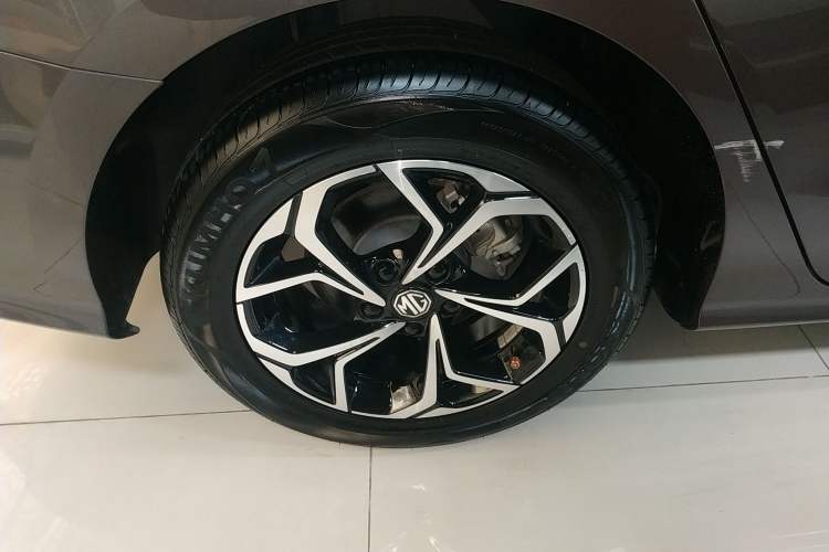 Used MG 5 2023 180 DVVT CVT Luxury Edition Exterior 5