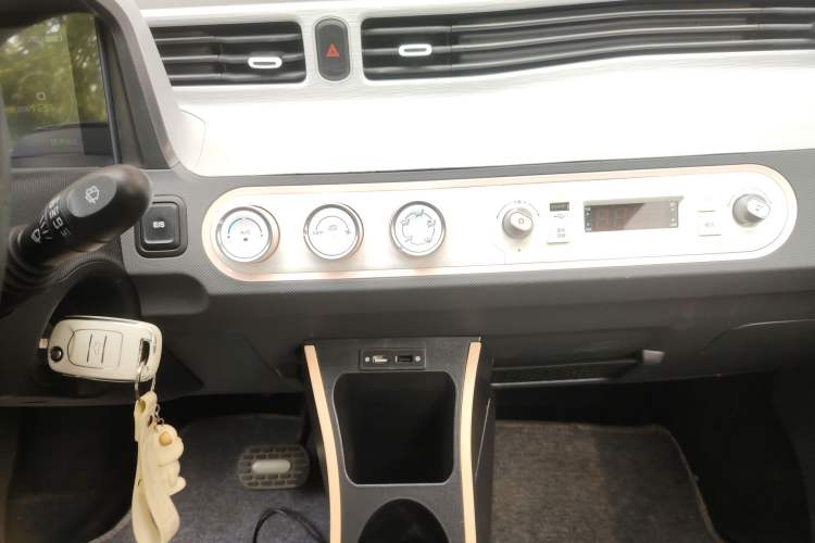 Used Wuling Hongguang MINIEV 2021 Macaron Premium Model – Lithium Iron Phosphate Audio And AC Panel
