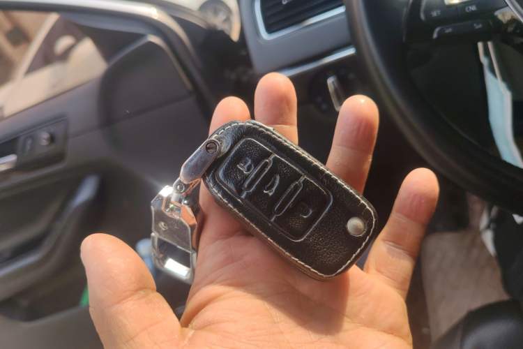 Used Volkswagen Sagitar 2015 230TSI Automatic Luxury Model Vehicle Key