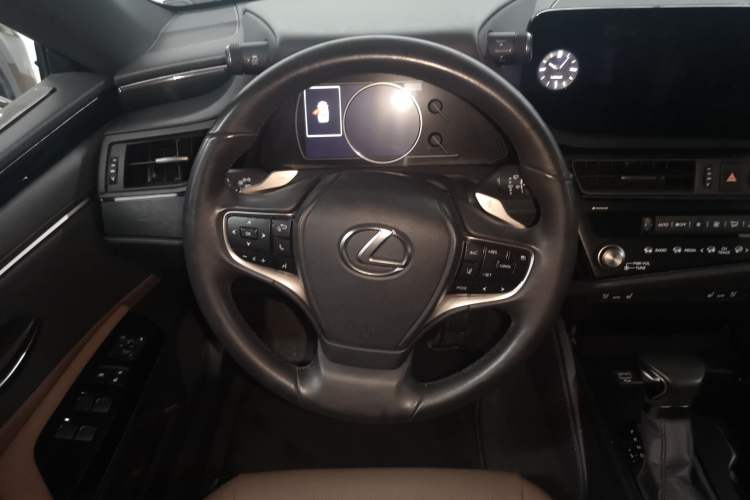 Used Lexus ES 2022 300h Deluxe Edition