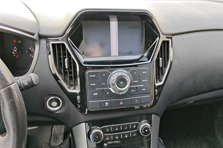 Used Huatai Santa Fe 2017 1.5T Gasoline Automatic Two-Wheel Drive Smart Enjoyment i3 Model