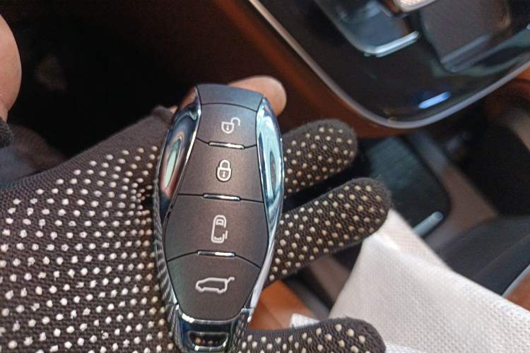 Used Hongqi HQ9 2023 2.0T Smart Connect Flagship Edition Vehicle Key