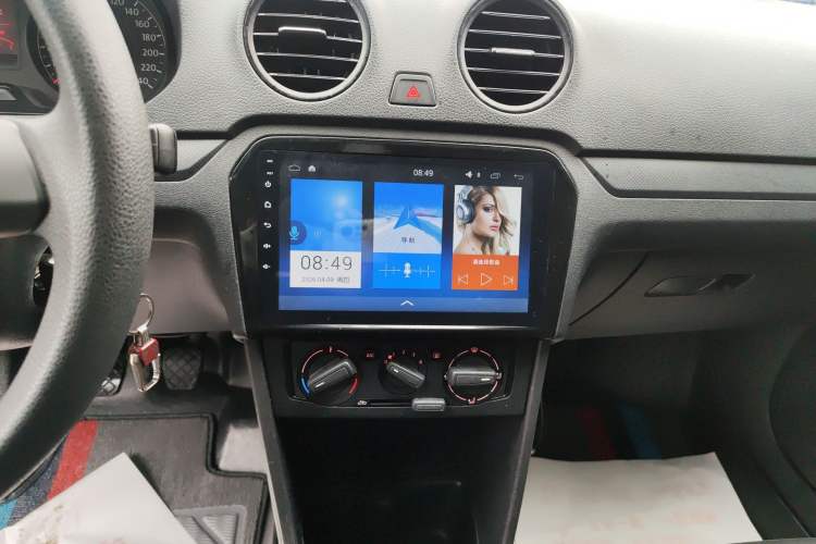 Used Volkswagen Jetta 2015 Value Edition 1.6L Manual Fashionable Style Audio And AC Panel