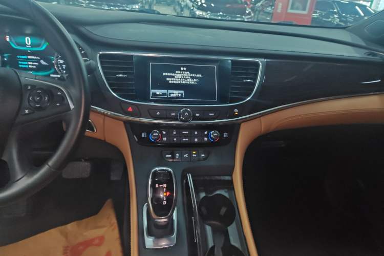 Used Buick LaCrosse 2018 28T Luxury Model