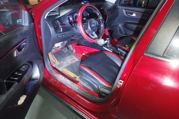 Used Kia KX Cross 2017 1.4L AT GLS Driver Seat