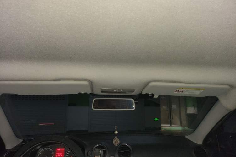 Used Volkswagen Jetta 2013 1.4L Manual Fashion Model Headliner