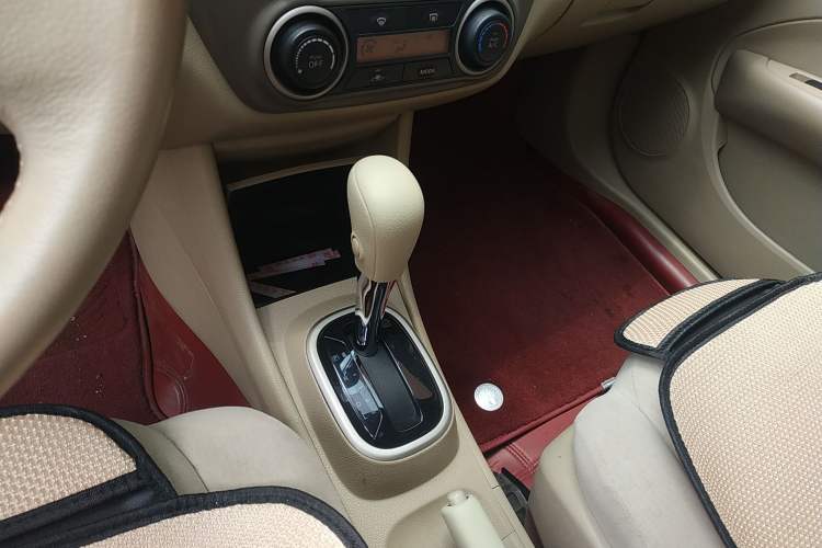 Used Nissan Sylphy 2018 Classic 1.6XE+ CVT Leading Edition Gear Lever