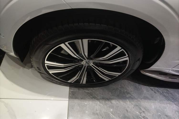 Used Volvo XC60 New Energy 2023 T8 Plug-in Hybrid Long-Range All-Wheel Drive Smart Luxury Edition