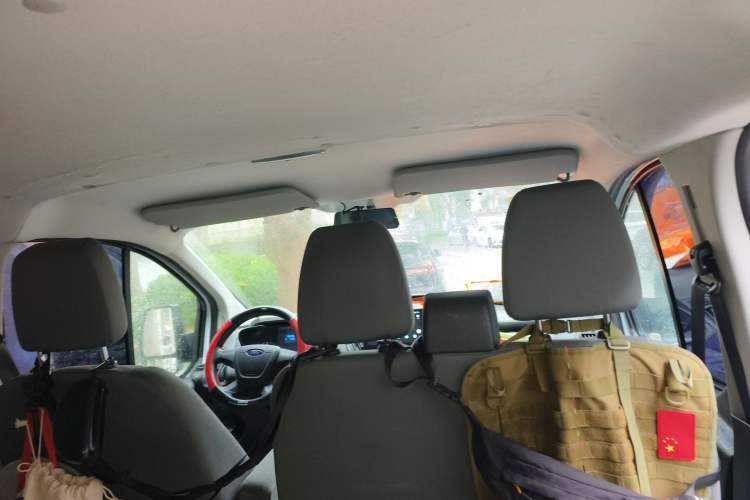 Used Ford Transit 2017 2.0T Diesel Multi-Purpose Commercial Vehicle Short Wheelbase Low Roof China V Standard
