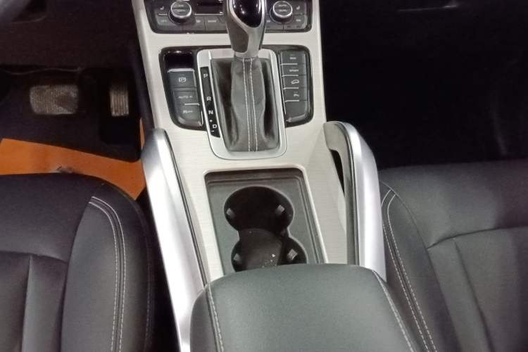 Used Geely Auto Emgrand X7 Sport 2018 1.8TD Automatic Two-Wheel Drive Smart Connect 4G Internet Edition
