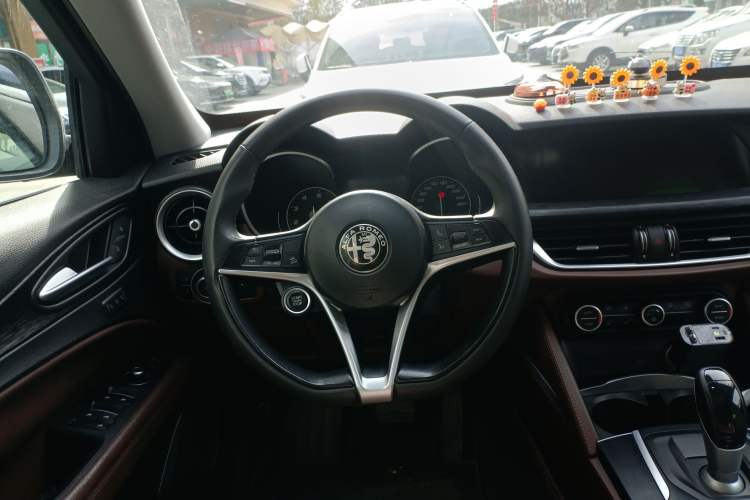 Used Alfa Romeo Stelvio 2017 2.0T 200HP Luxury Edition