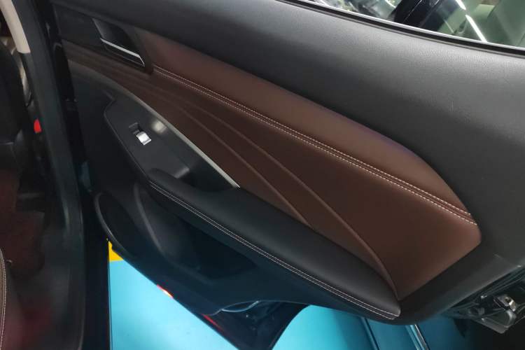 Used Wey VV6 2018 2.0T Two-Wheel-Drive Ultra-Luxury Version China V Standard