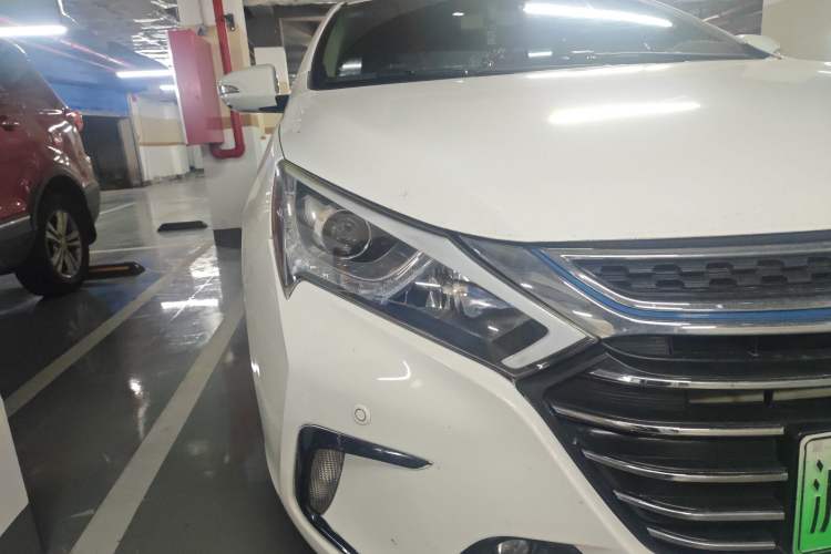 Used BYD Qin New Energy 2017 1.5T Luxury Model Right Front Headlight