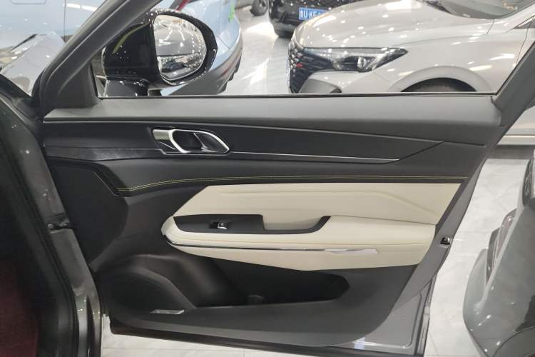 Used Lynk & Co 05 2020 2.0TD Two-Wheel Drive Shine Halo