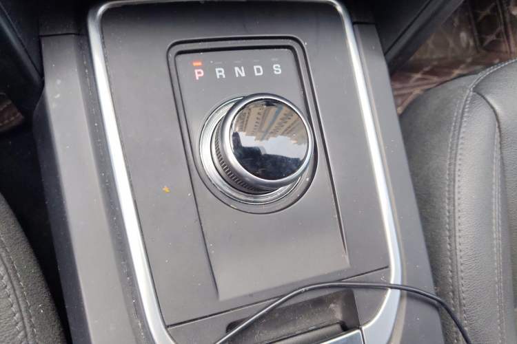 Used Land Rover Discovery Sport 2018 240 PS PURE Edition Gear Lever