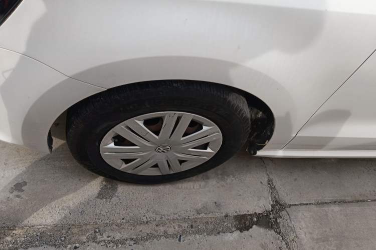 Used Volkswagen Polo 2016 1.4L Automatic Trendy Model Left Front Wheel Hub